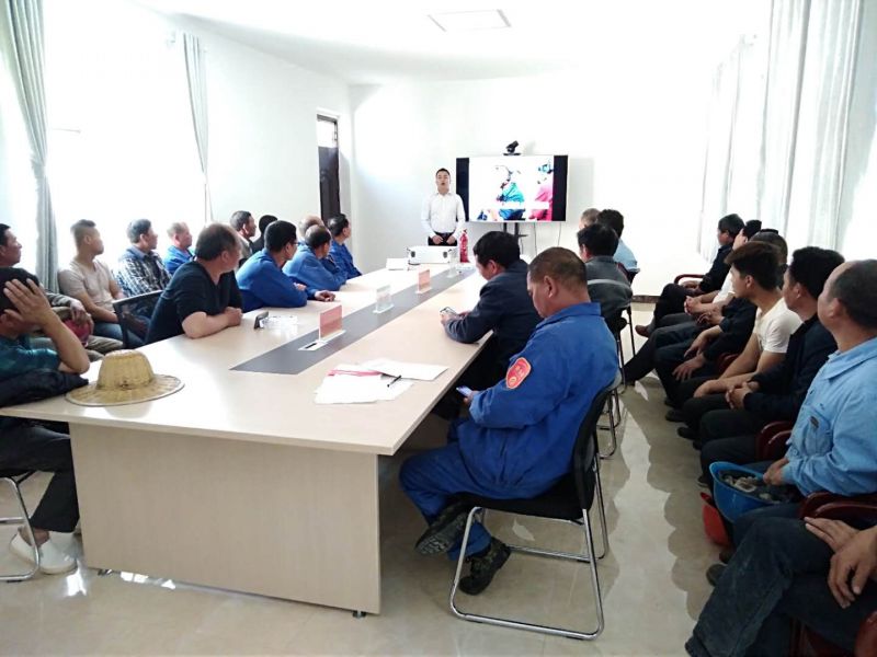 
				   
					黃河同力鹿角嶺礦山舉行滑塌、消防事故應(yīng)急救援演練
				 